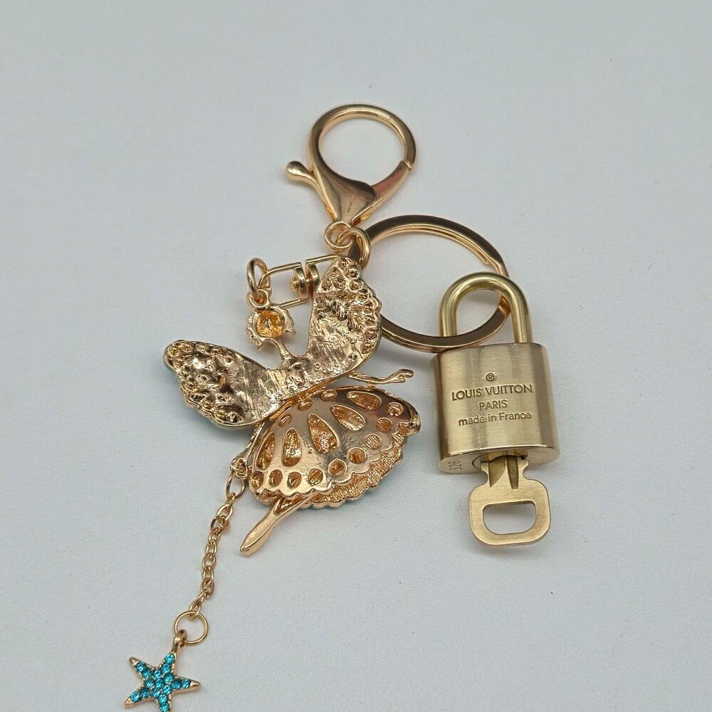 LV Gold Padlock Authentic 🔑 Luxury Bag Charm w/ Unbranded Fairy Keychain - Picture 4 of 8